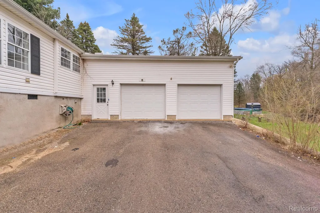 36085 Wick Road Romulus City MI 48174