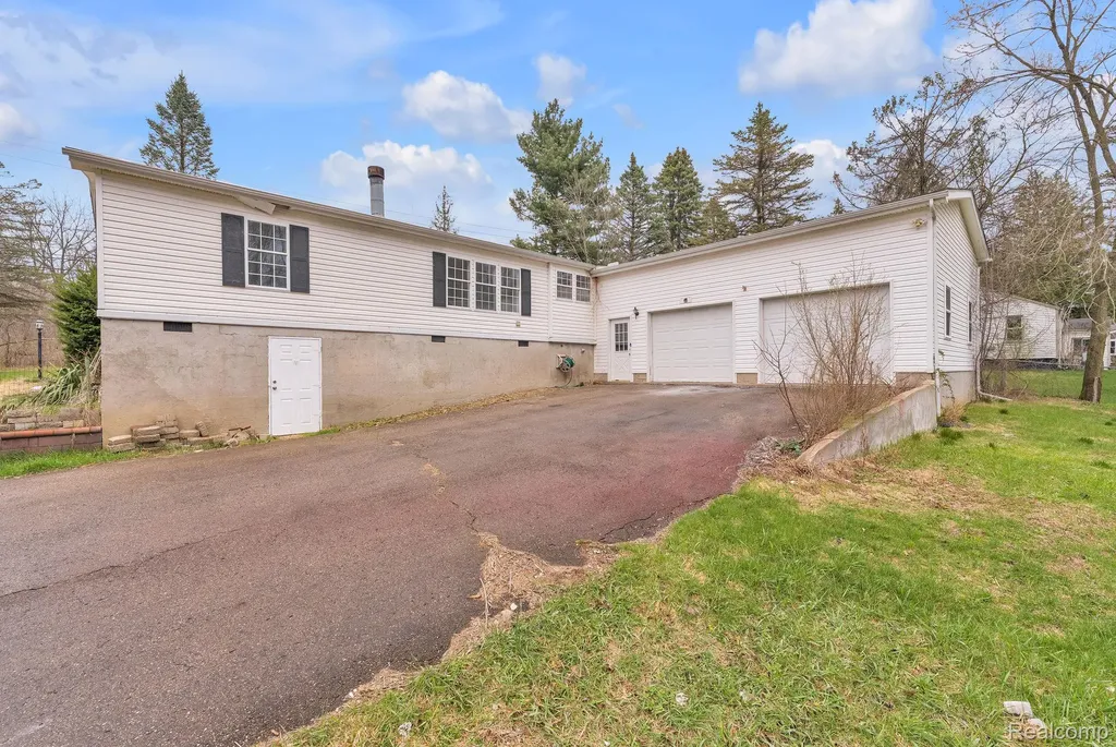 36085 Wick Road Romulus City MI 48174