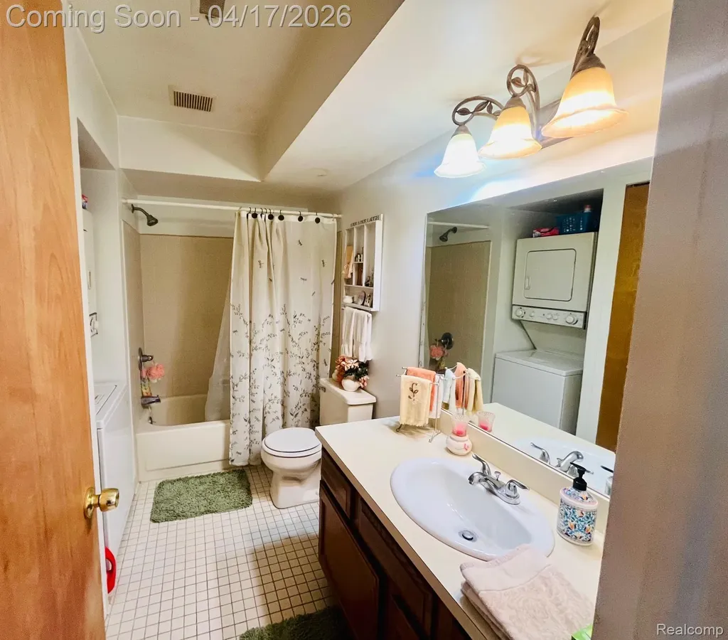 920 Saybrook Waterford Charter Township MI 48327