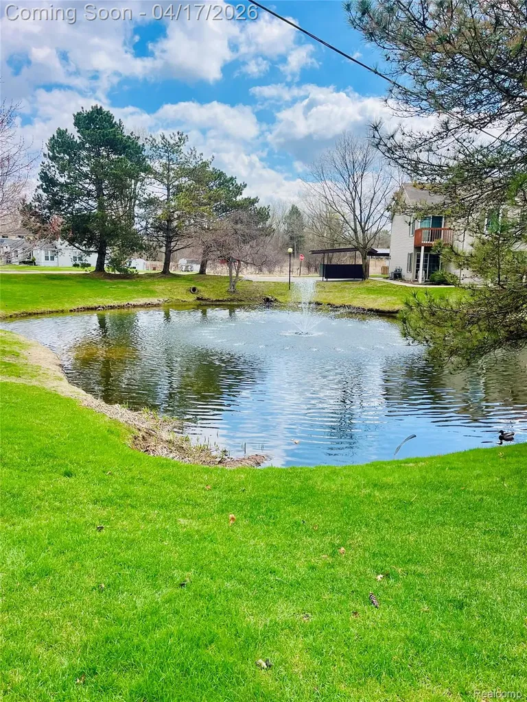 920 Saybrook Waterford Charter Township MI 48327