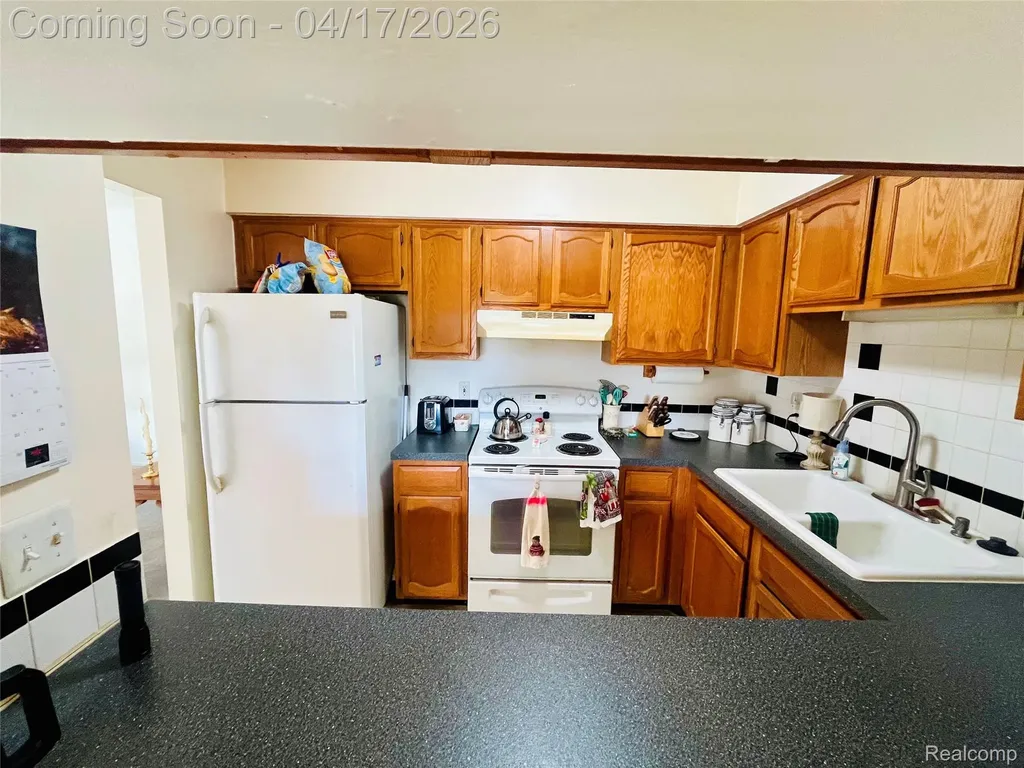 920 Saybrook Waterford Charter Township MI 48327