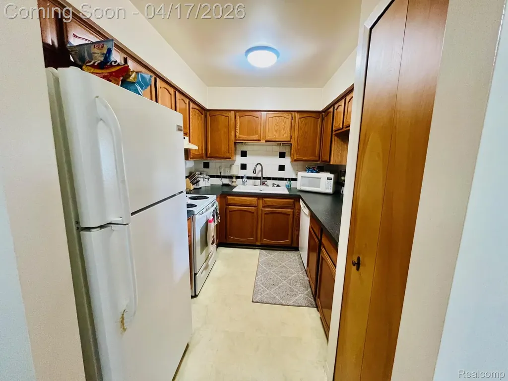 920 Saybrook Waterford Charter Township MI 48327