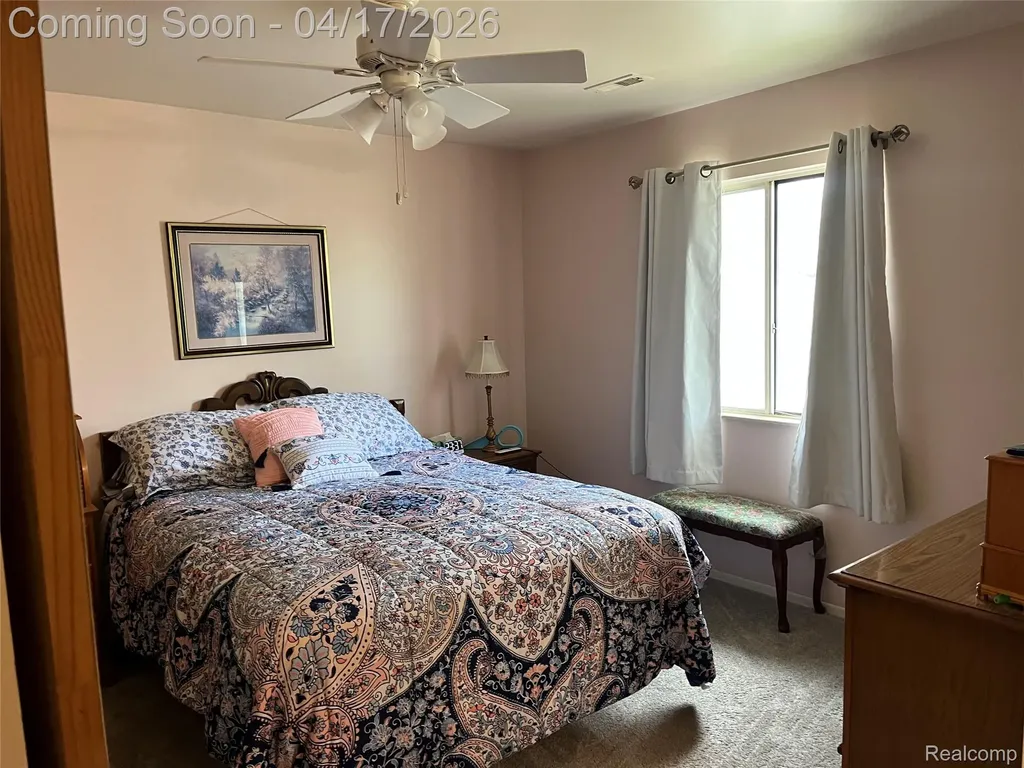 920 Saybrook Waterford Charter Township MI 48327