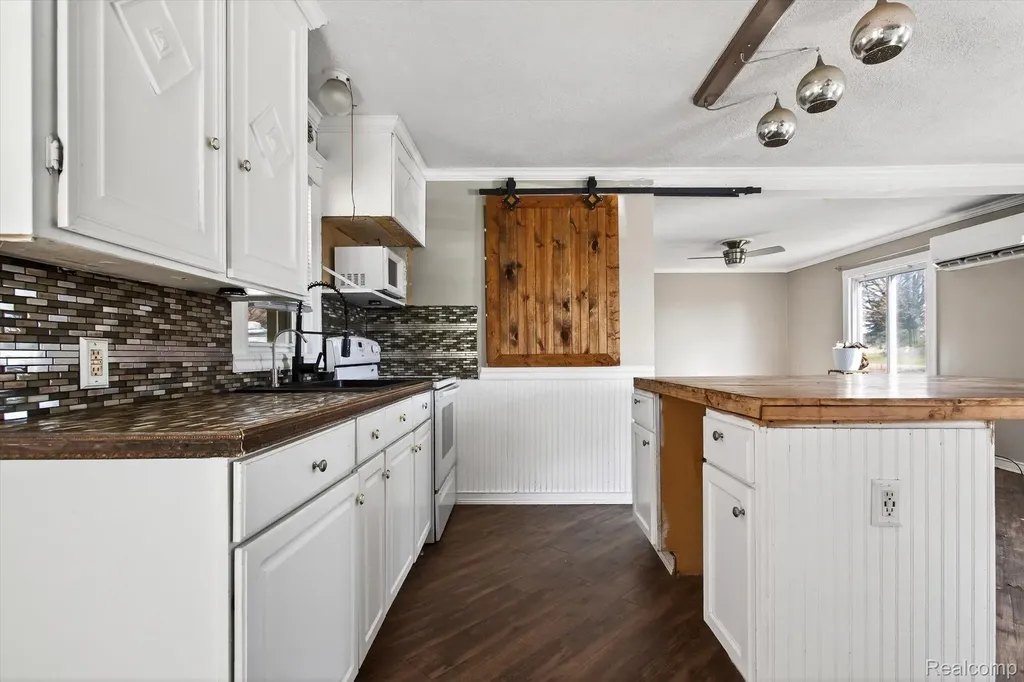 3823 Oxbow Road Sodus Township MI 49126