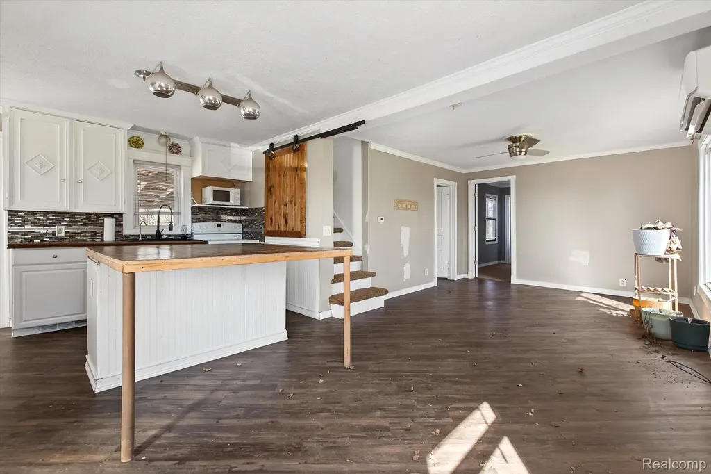 3823 Oxbow Road Sodus Township MI 49126