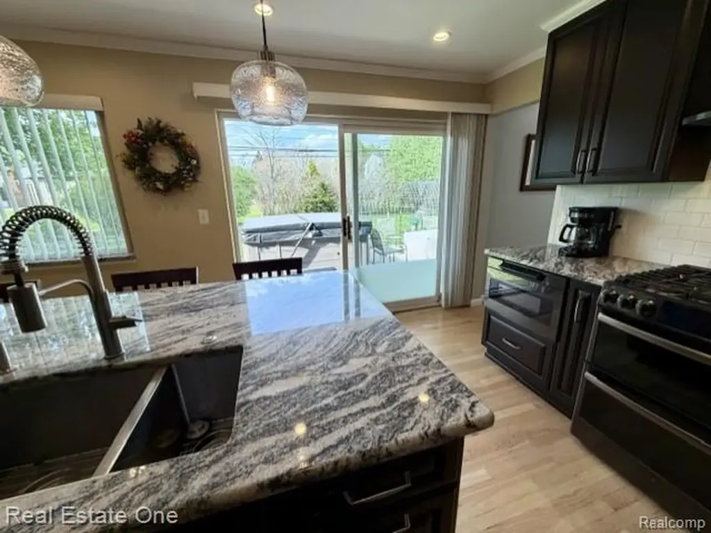 1115 Torpey Drive Troy City MI 48083