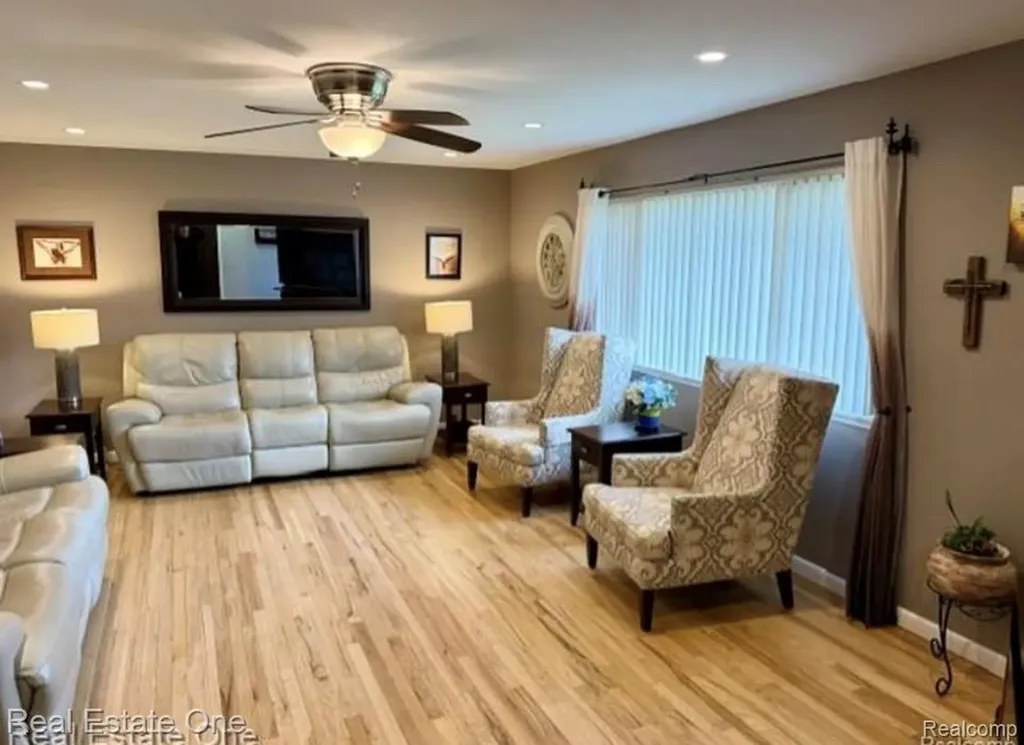 1115 Torpey Drive Troy City MI 48083