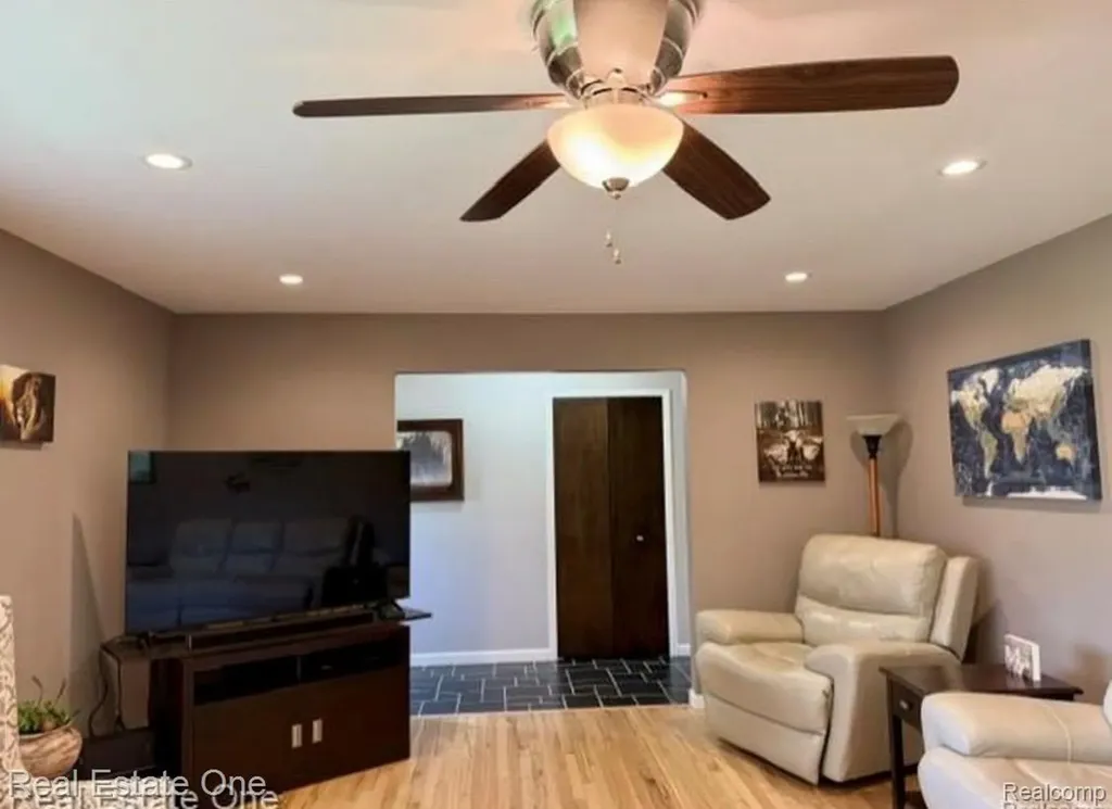 1115 Torpey Drive Troy City MI 48083