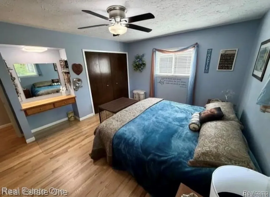 1115 Torpey Drive Troy City MI 48083