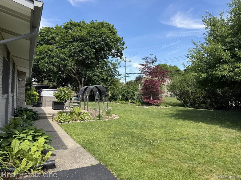 1115 Torpey Drive Troy City MI 48083