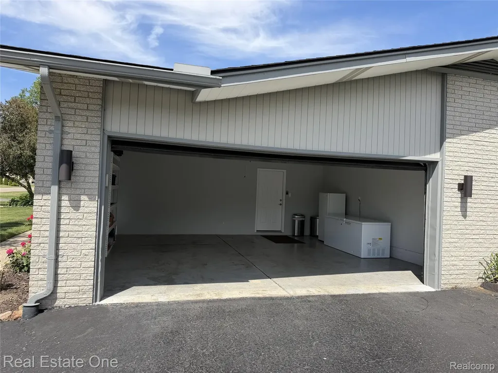 1115 Torpey Drive Troy City MI 48083