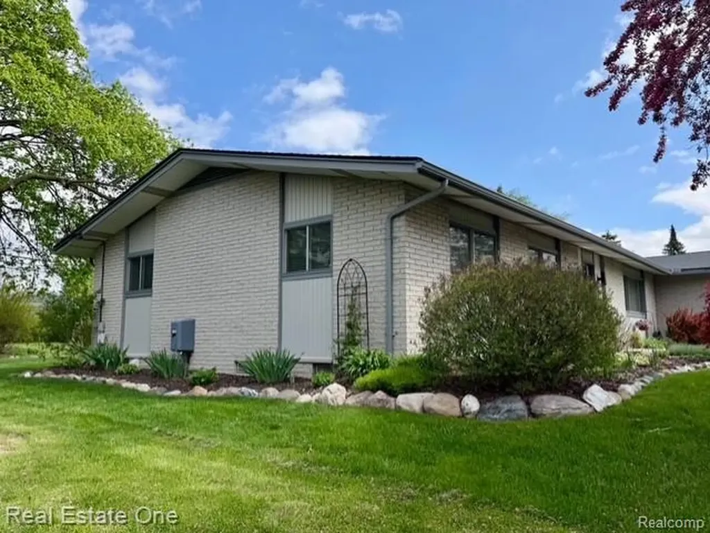 1115 Torpey Drive Troy City MI 48083
