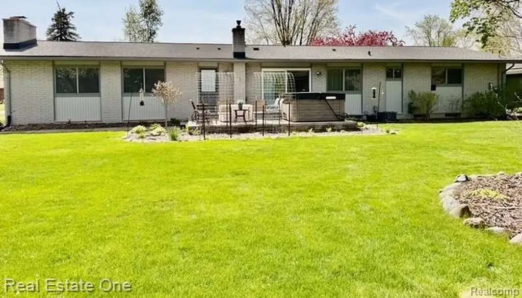 1115 Torpey Drive Troy City MI 48083