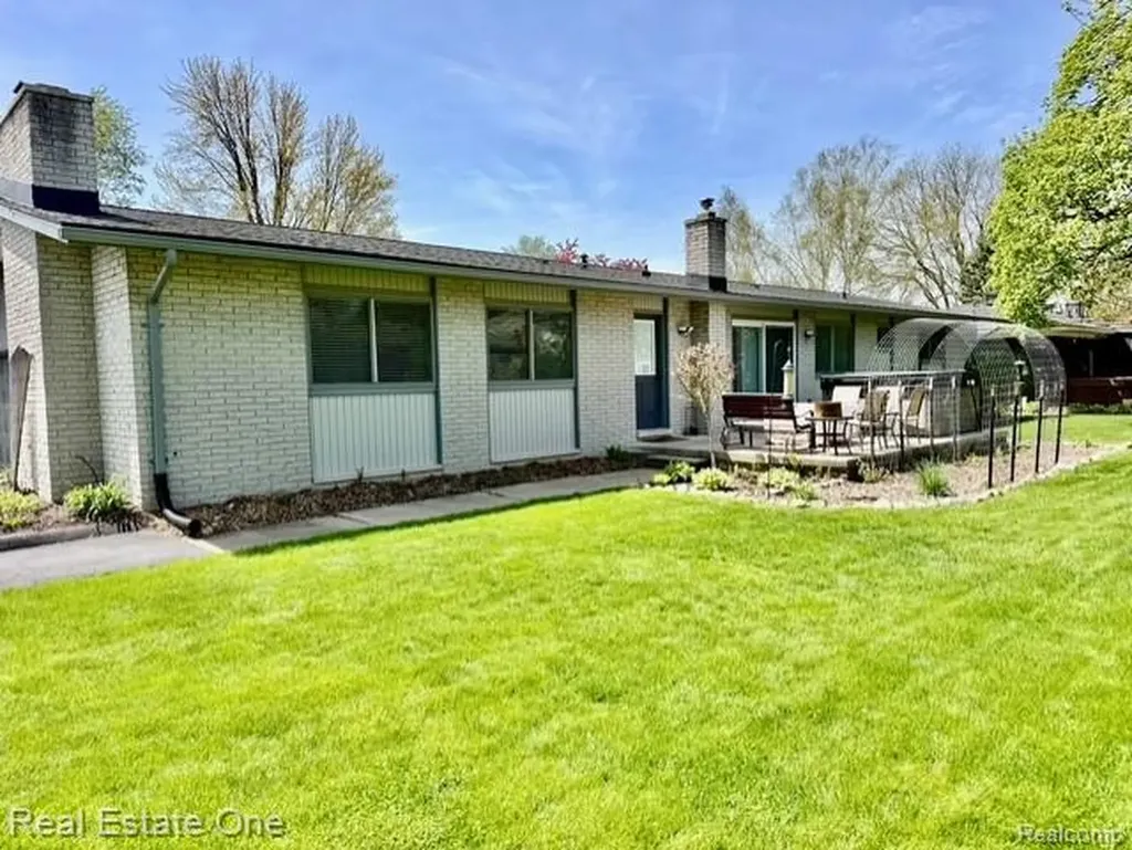 1115 Torpey Drive Troy City MI 48083