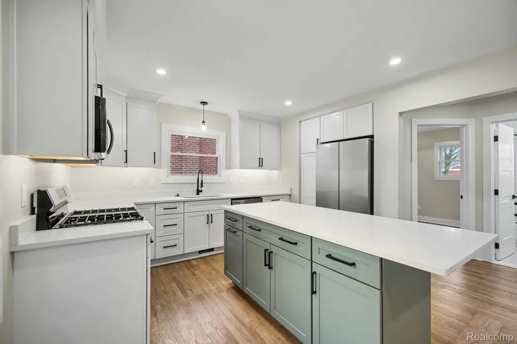 327 Normandy Road Royal Oak City MI 48073