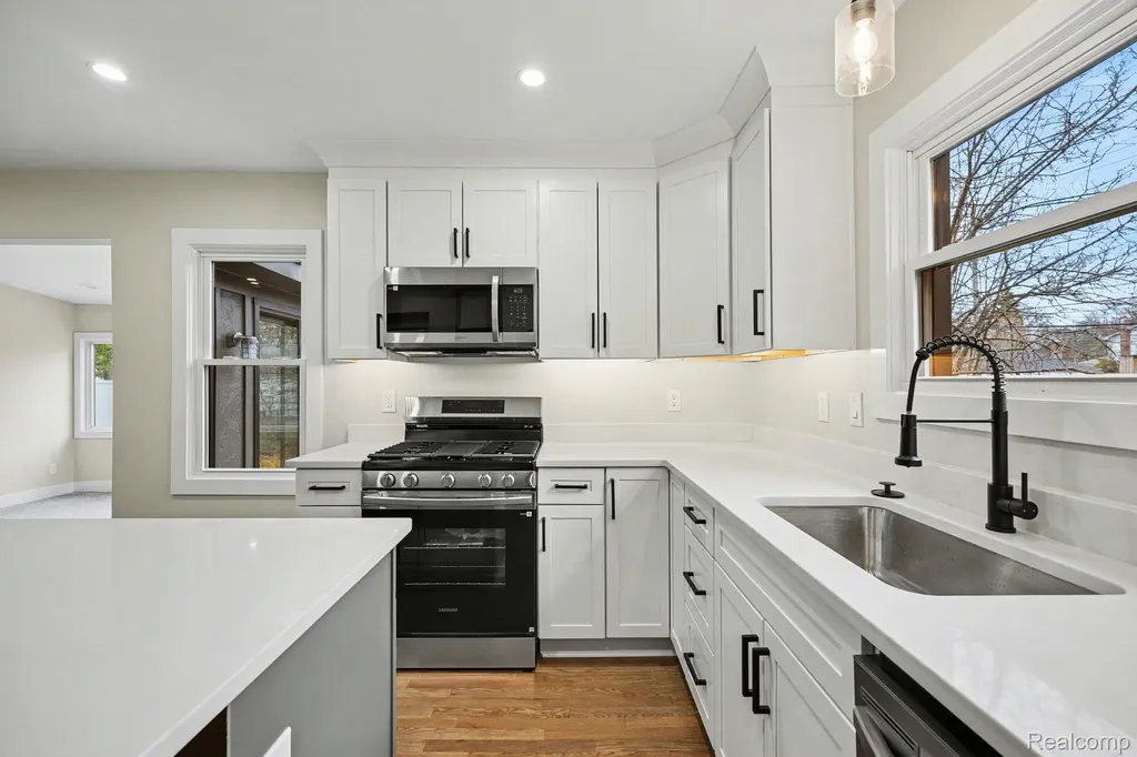 327 Normandy Road Royal Oak City MI 48073
