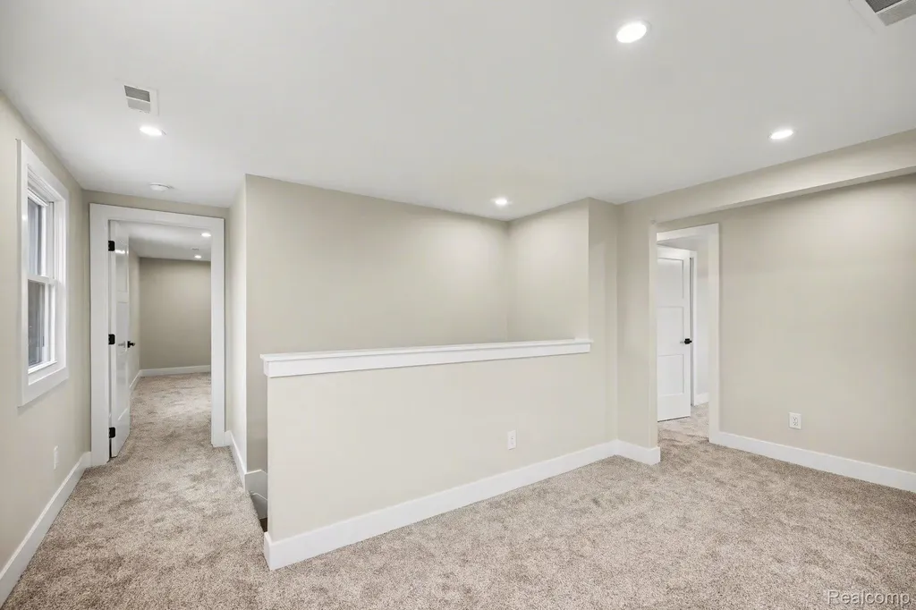327 Normandy Road Royal Oak City MI 48073
