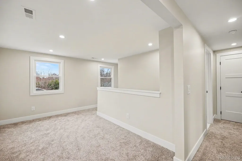 327 Normandy Road Royal Oak City MI 48073