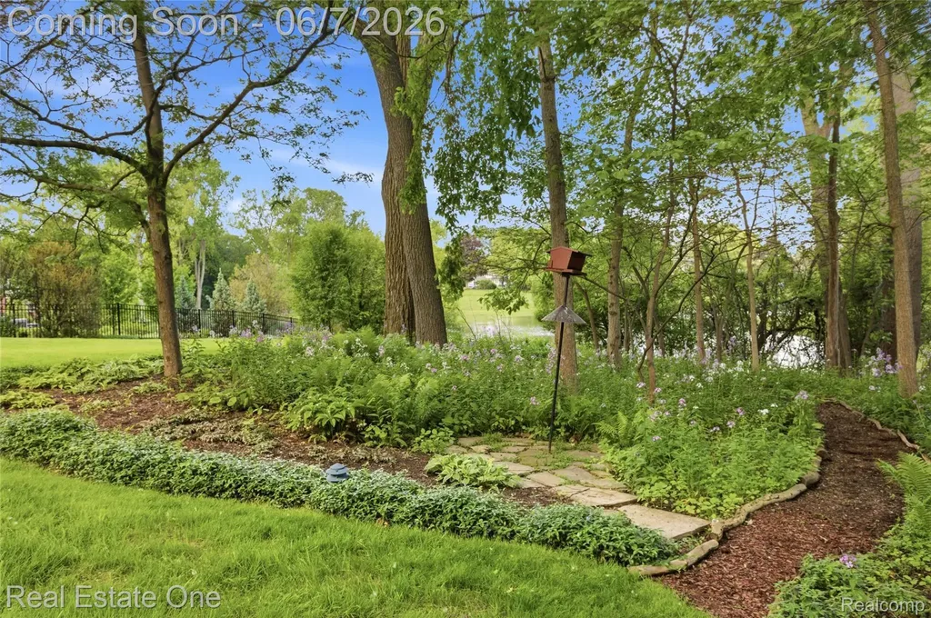5321 Forest Way Bloomfield Hills City MI 48302