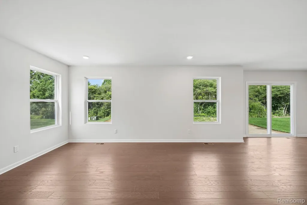 54821 Mockingbird Chesterfield Township MI 48047
