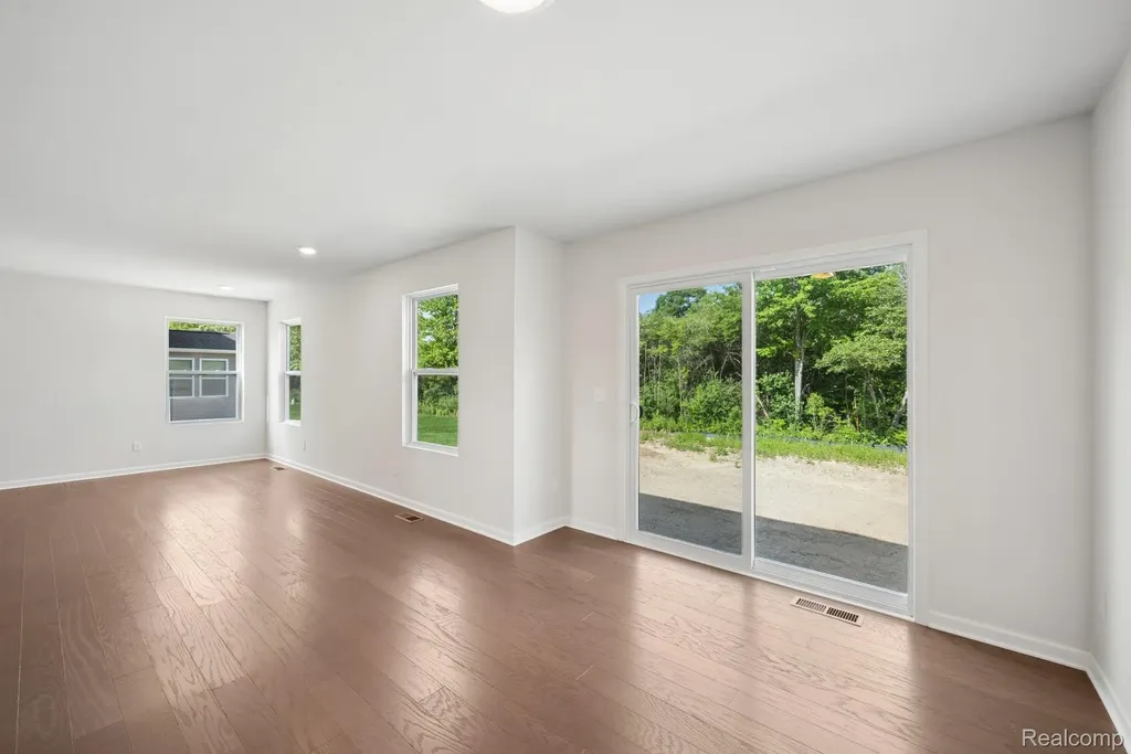 54821 Mockingbird Chesterfield Township MI 48047