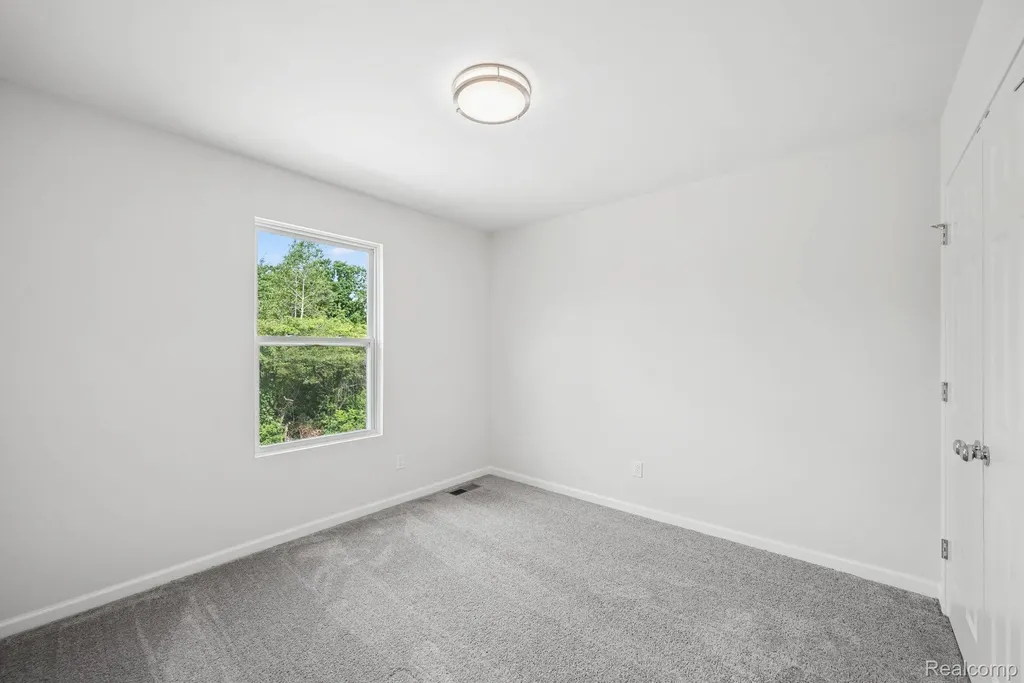 54821 Mockingbird Chesterfield Township MI 48047