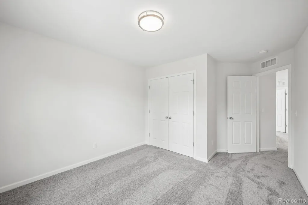 54821 Mockingbird Chesterfield Township MI 48047