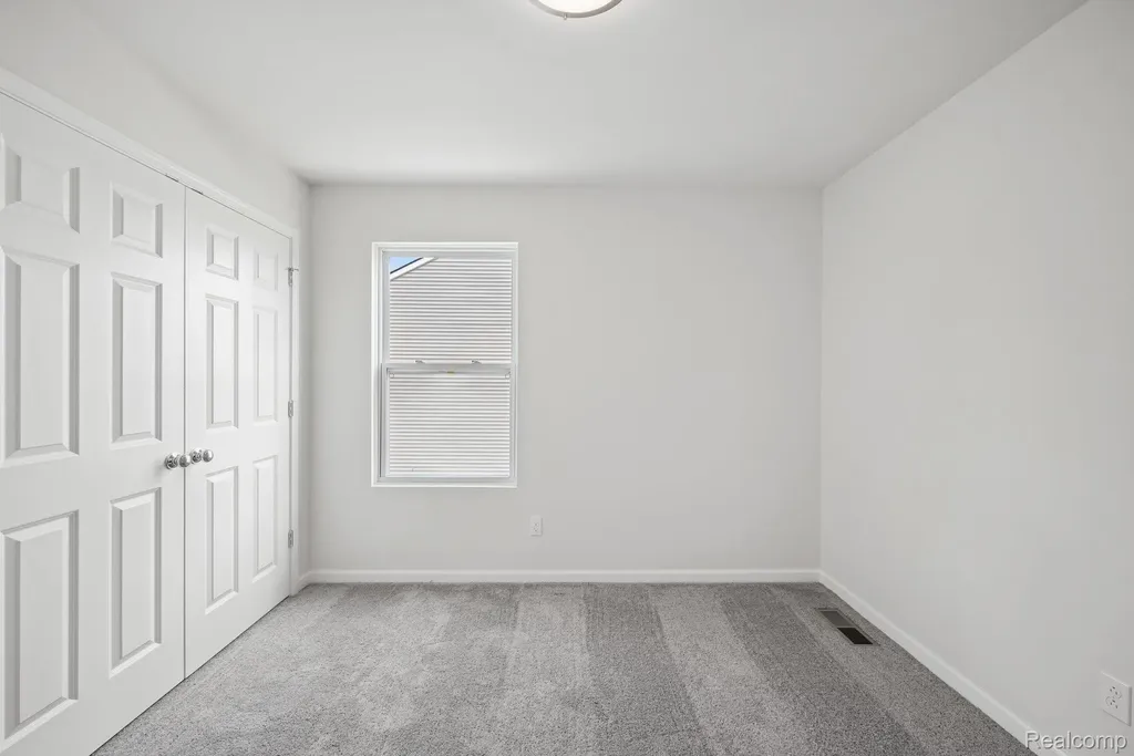 54821 Mockingbird Chesterfield Township MI 48047
