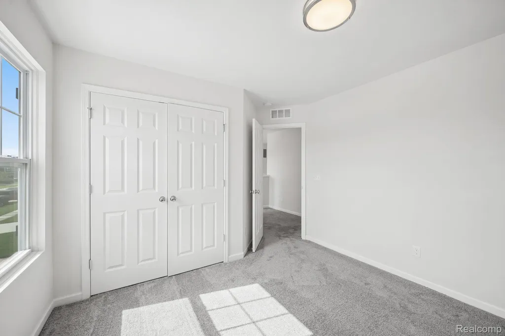 54821 Mockingbird Chesterfield Township MI 48047
