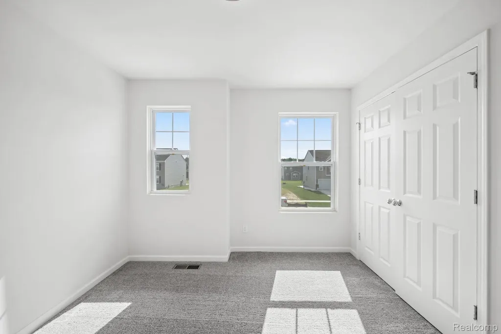54821 Mockingbird Chesterfield Township MI 48047
