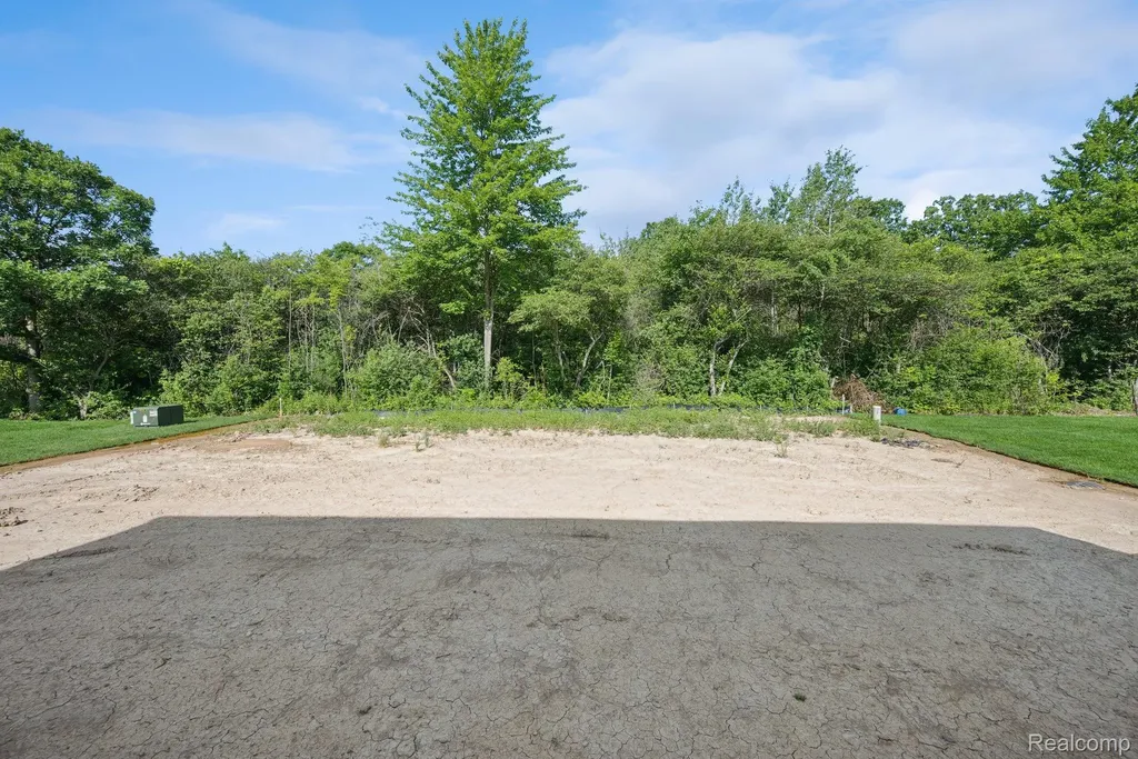 54821 Mockingbird Chesterfield Township MI 48047