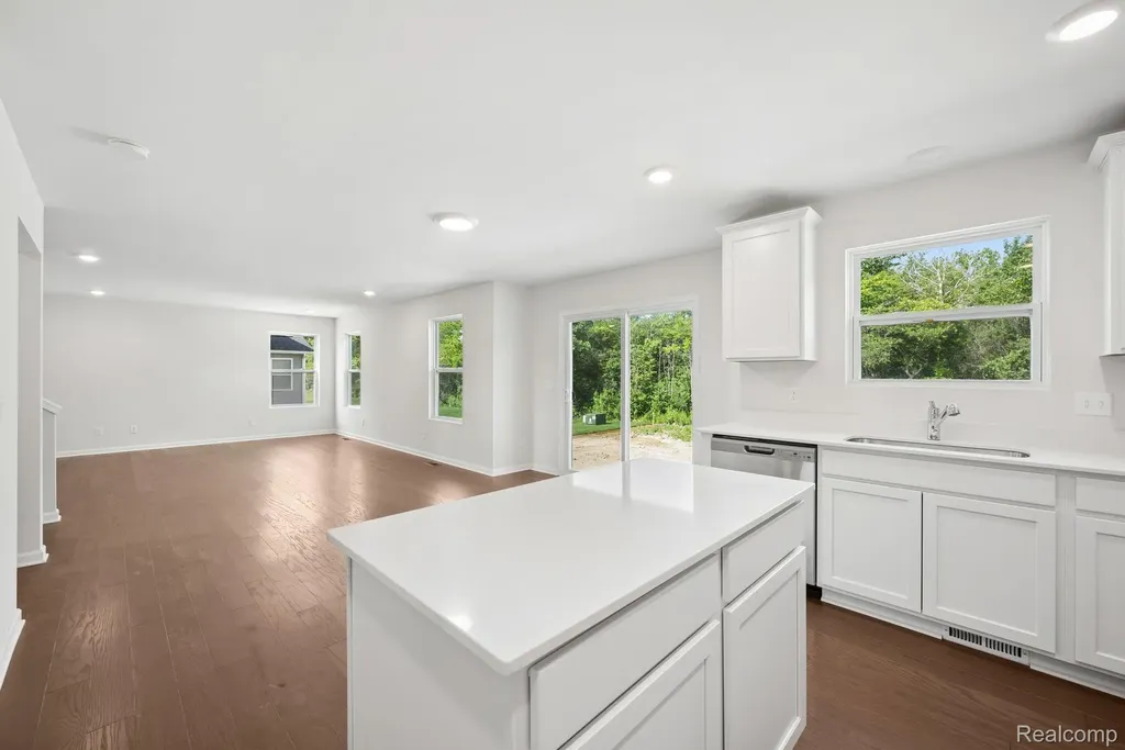 54821 Mockingbird Chesterfield Township MI 48047