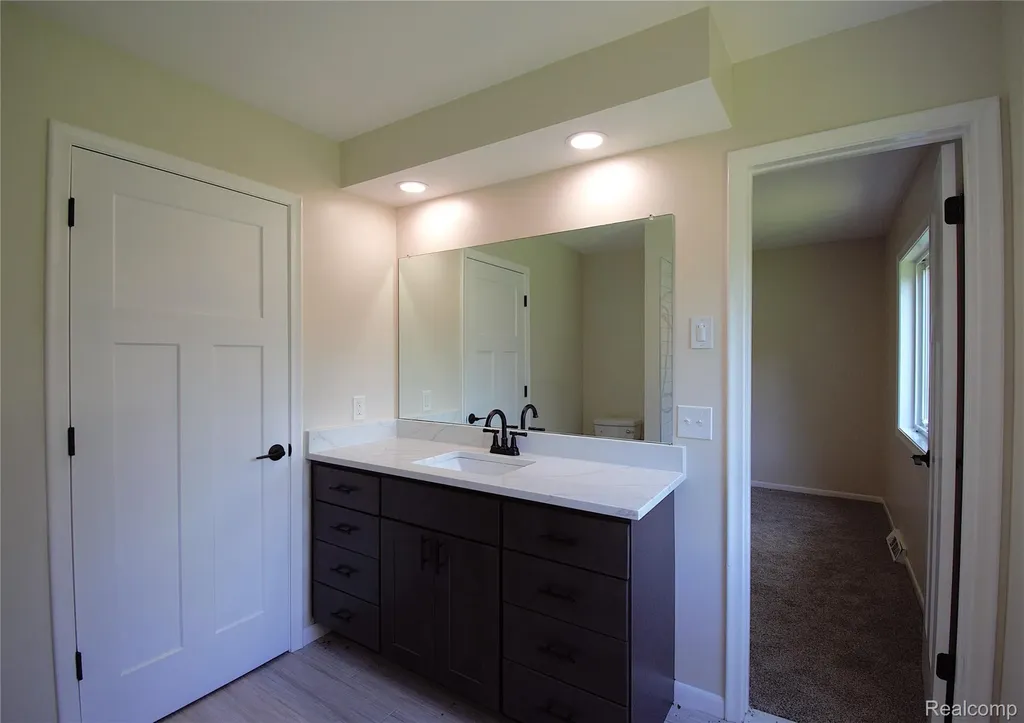58085 Dulwich Washington Township MI 48094