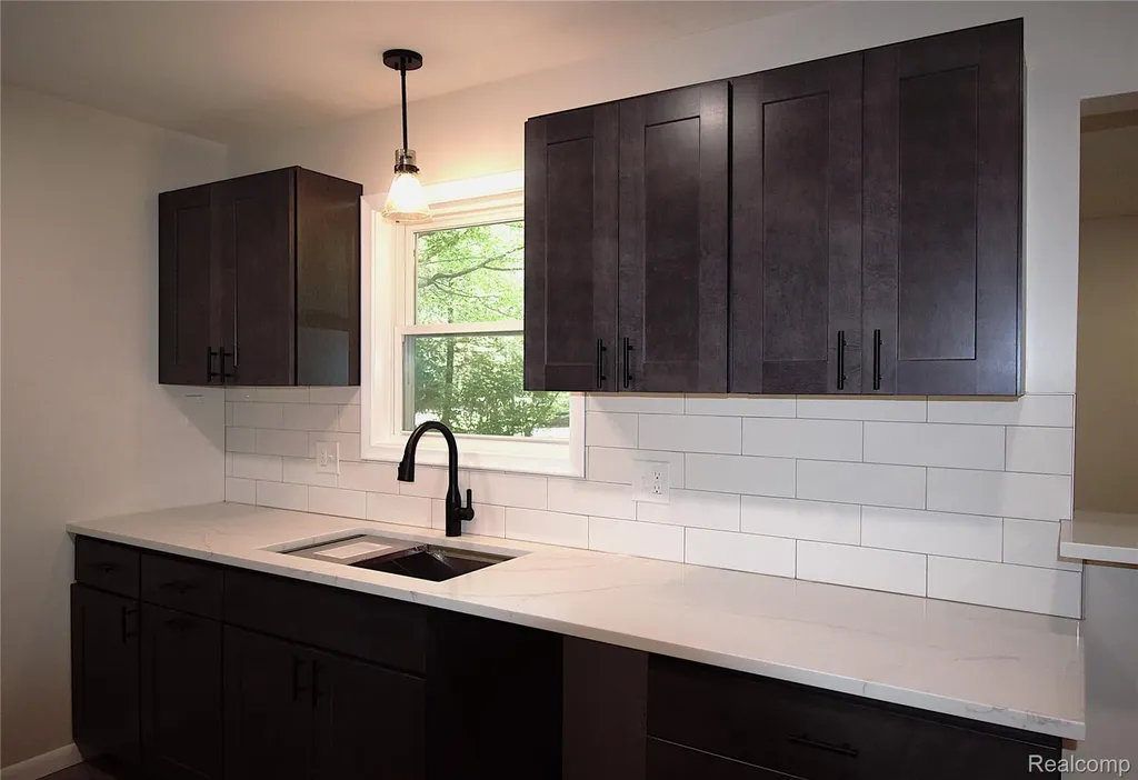 58085 Dulwich Washington Township MI 48094