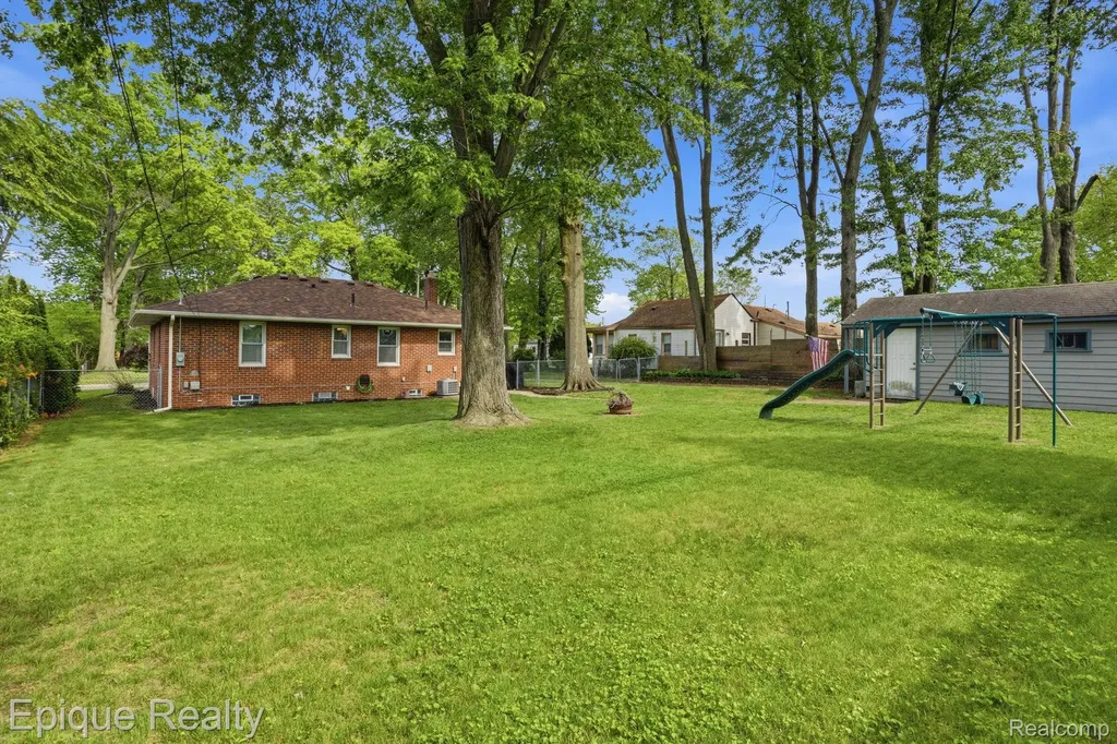 29087 Howard Avenue Madison Heights City MI 48071
