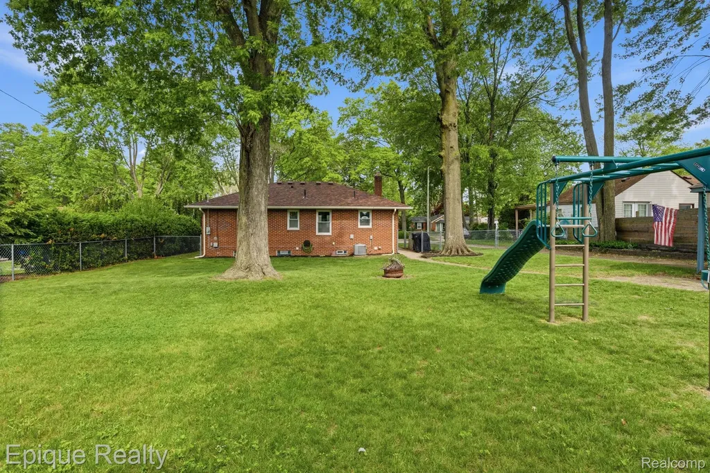 29087 Howard Avenue Madison Heights City MI 48071