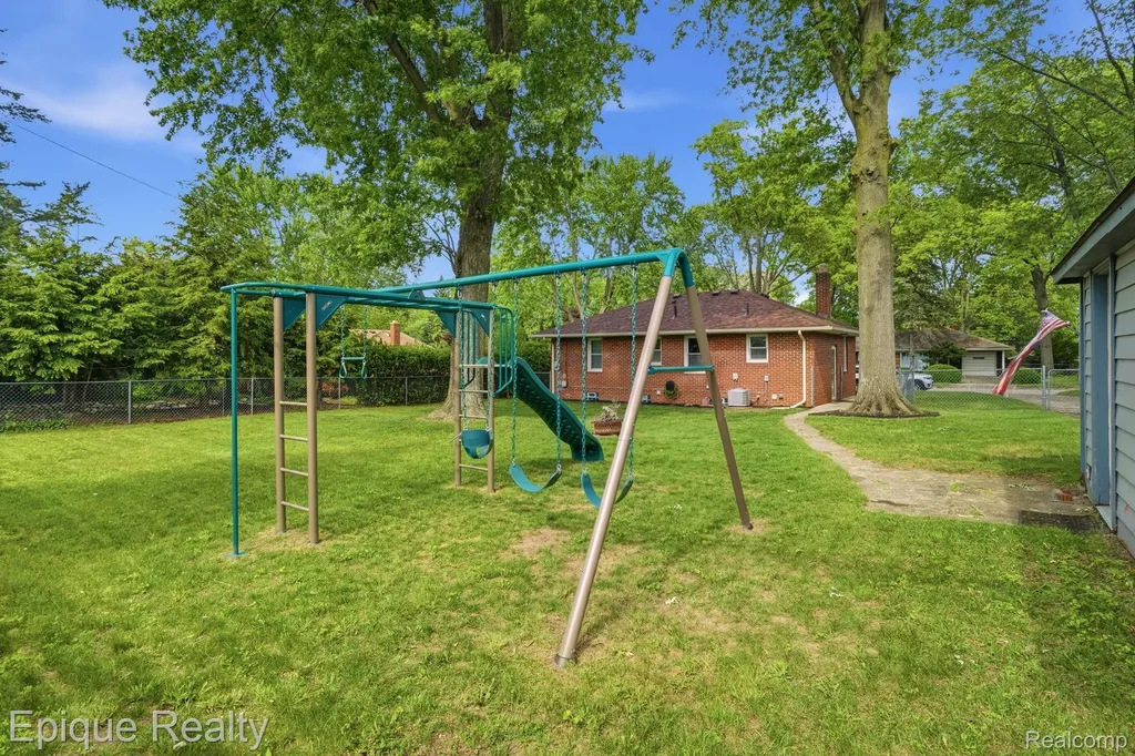 29087 Howard Avenue Madison Heights City MI 48071