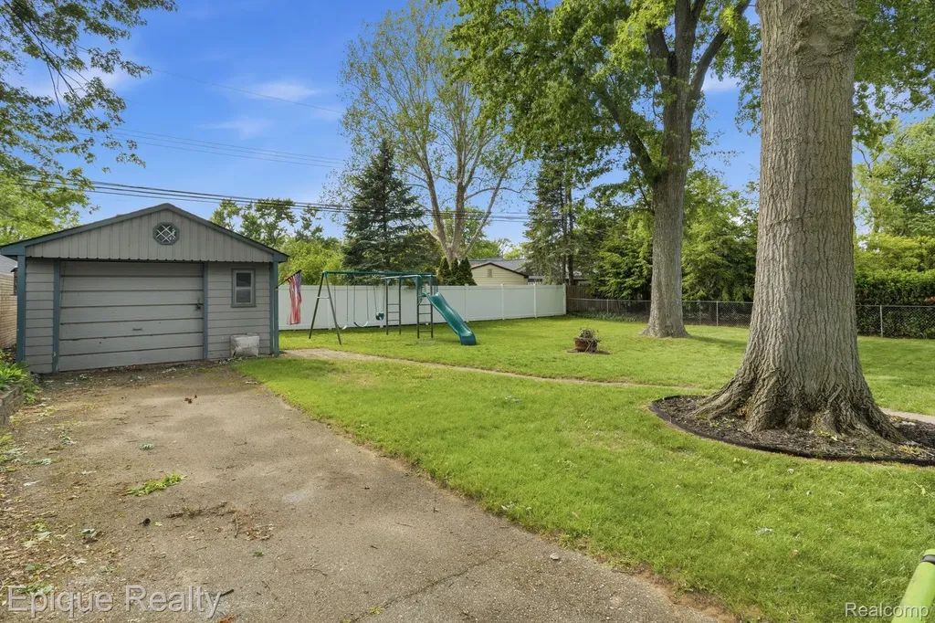 29087 Howard Avenue Madison Heights City MI 48071