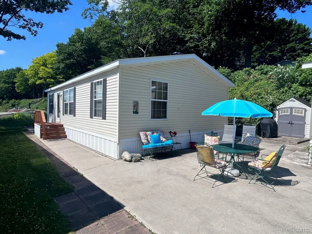 6103 Lakeshore Road Worth Township MI 48450