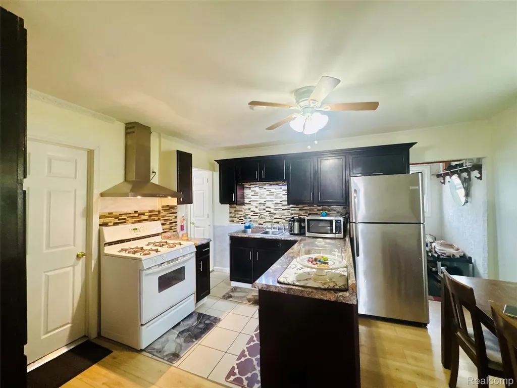 5038 Evaline Street Hamtramck City MI 48212