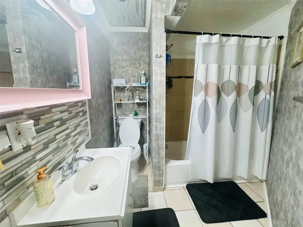 5038 Evaline Street Hamtramck City MI 48212
