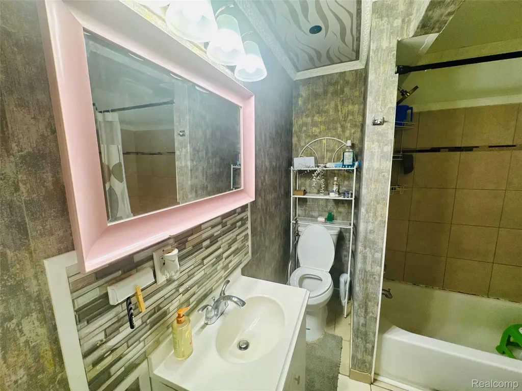5038 Evaline Street Hamtramck City MI 48212