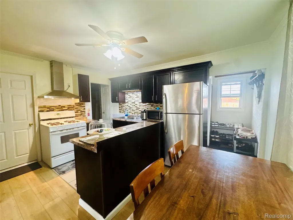 5038 Evaline Street Hamtramck City MI 48212