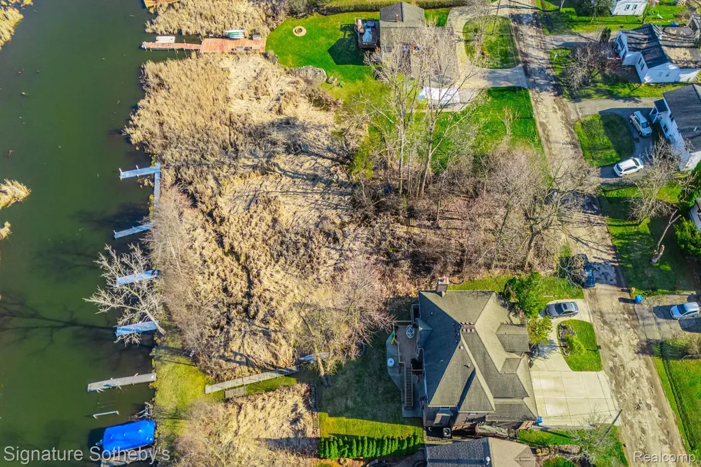 1105 Oregon Boulevard Waterford Charter Township MI 48327