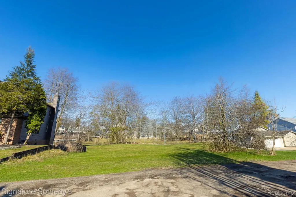 1105 Oregon Boulevard Waterford Charter Township MI 48327