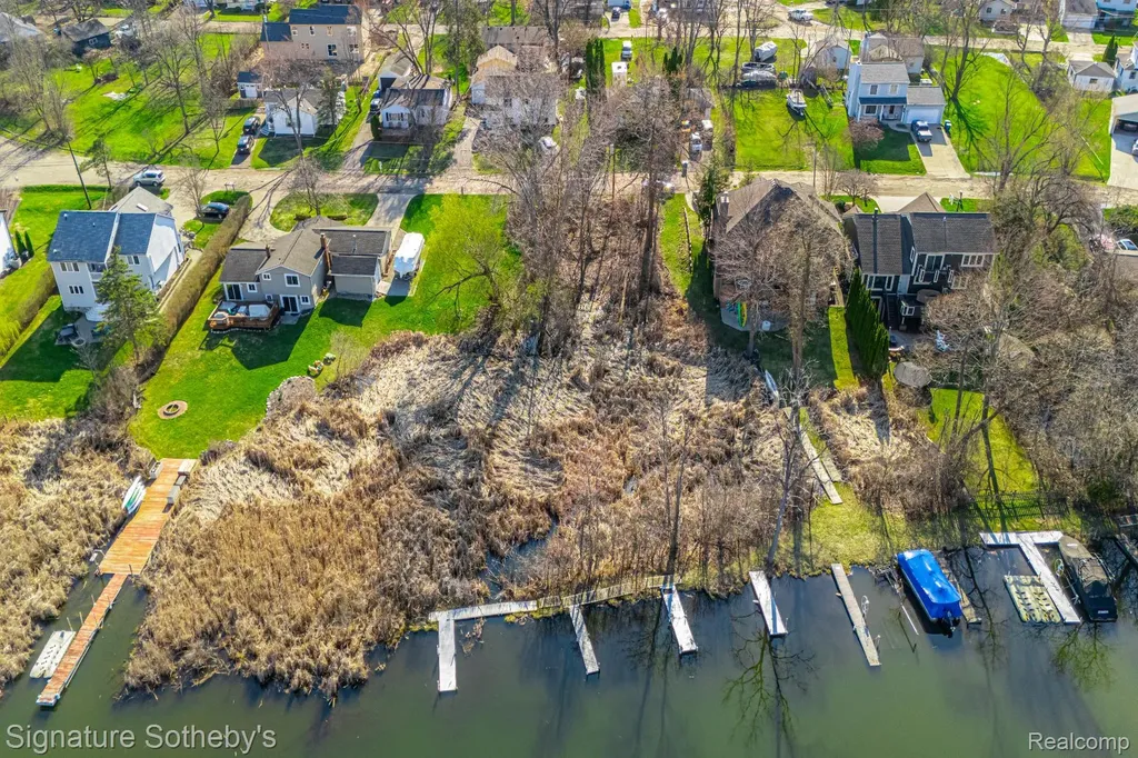 1105 Oregon Boulevard Waterford Charter Township MI 48327