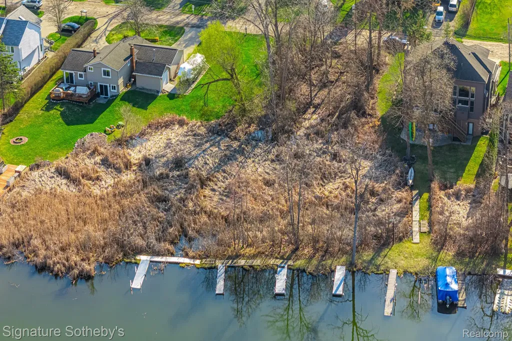 1105 Oregon Boulevard Waterford Charter Township MI 48327