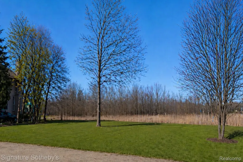 1105 Oregon Boulevard Waterford Charter Township MI 48327