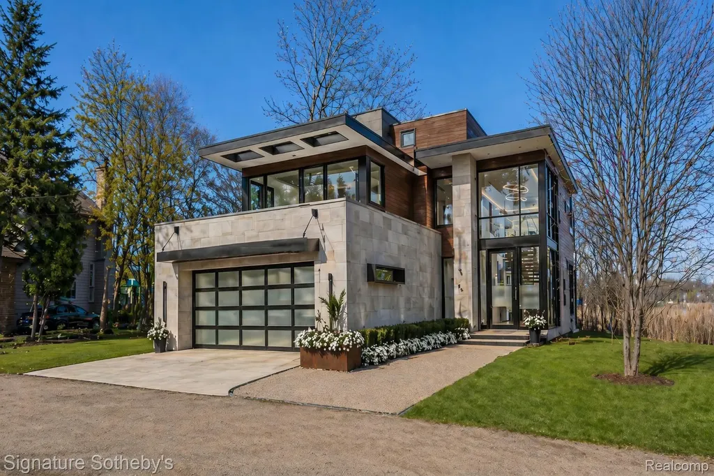 1105 Oregon Boulevard Waterford Charter Township MI 48327