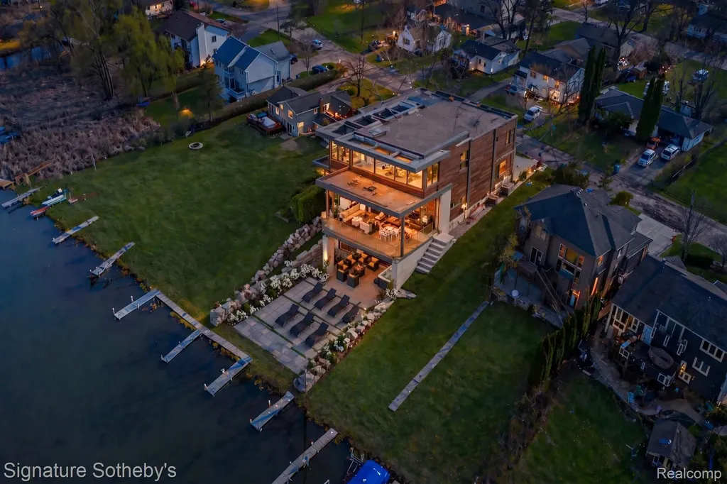 1105 Oregon Boulevard Waterford Charter Township MI 48327
